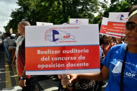 Profesores demandan cumplimiento de acuerdo salarial y auditoría a concurso de oposición