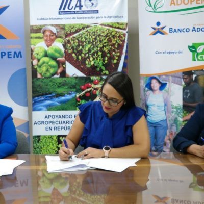 Banco ADOPEM y el IICA establecen alianza para capacitar a productores agropecuarios