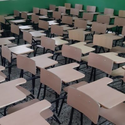 MINERD entrega más de 300 butacas a escuela Fernando Alberto Defilló