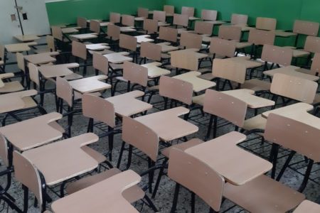 MINERD entrega más de 300 butacas a escuela Fernando Alberto Defilló