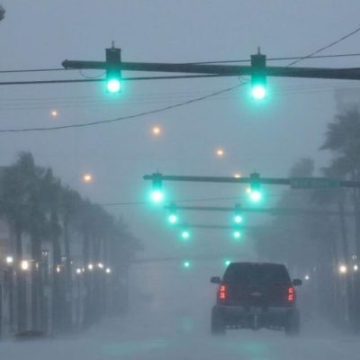 Dorian descarga vientos y lluvias sobre el litoral de Florida