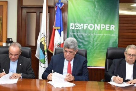 FONPER dona RS$10 milllones para instalar laboratorio de robótica en PUCMM