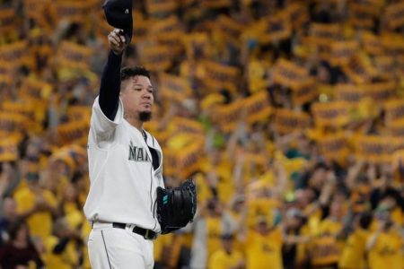 Lanzador venezolano Félix Hernández se despide de Marineros; Atléticos dan un paso más a playoffs