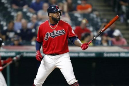 Franmil Reyes pega jonrón en victoria de Indios; Mike Clevinger lanza blanqueada