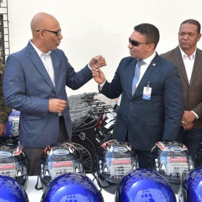 Ministerio de Educación entrega 100 motocicletas para seguridad nocturna en centros educativos