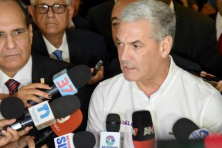 Gonzalo Castillo llama a precandidatos firmar convenio para respetar resultados primarias del PLD