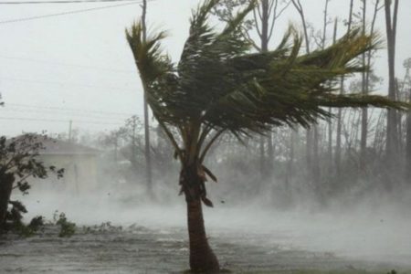 Huracán Juliette alcanza categoría 3 y favorece lluvias en el oeste de México