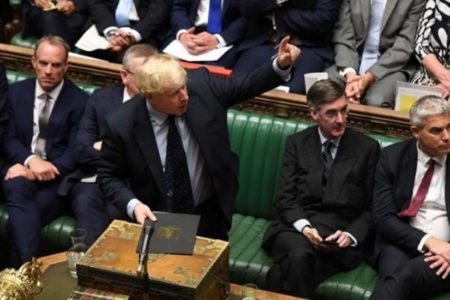 Johnson expulsa a 21 diputados de su partido, entre ellos un nieto de Churchill