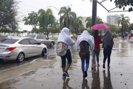 ONAMET informa continuarán las lluvias y temperaturas muy calurosas