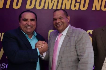 Precandidato alcalde Víctor Pavón, renuncia a sus aspiraciones y apoya a Carlos Guzmán en SDN