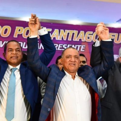 Precandidatos Gonzalo Castillo, Valentín y Rosa reciben masivo apoyo de Frente Unido por Santiago