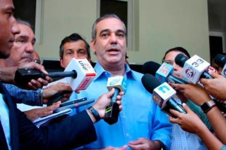 Luis Abinader: es un “abuso” que funcionarios coordinen campaña de Gonzalo Castillo
