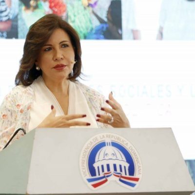 Vicepresidenta promueve buen uso de redes sociales para generar ingresos