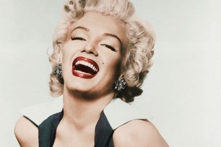 Subastan fotos de la sesión de Marilyn en la cama y la cámara con que se hizo