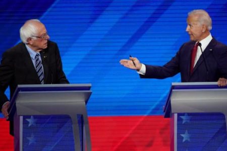 Precandidatos demócratas chocan intensamente en el primer debate