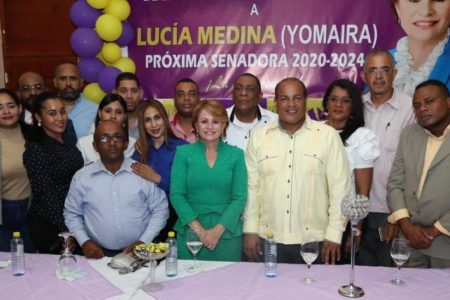 Lucía Medina recibe apoyo de empresarios en Las Matas de Farfán