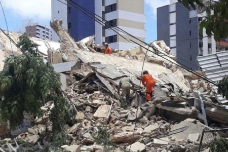 Confirman 2 muertos y 9 desaparecidos en el derrumbe de un edificio en Brasil