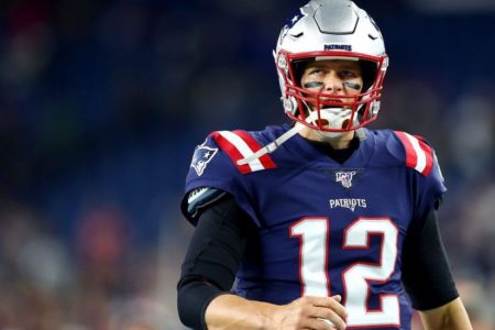 Mariscal Tom Brady hace dos anotaciones por tierra y Patriots siguen invictos