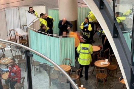 Cuatro heridos en un ataque con cuchillo en un centro comercial de Manchester
