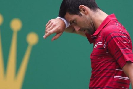 Novak Djokovic cae en Shanghái ante Tsitsipas y Nadal se acerca al número uno