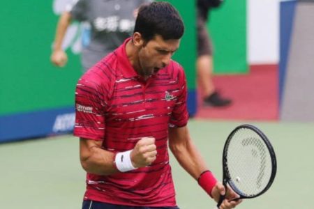 Novak Djokovic pasa a cuartos de Shanghái tras vencer al estadounidense Isner