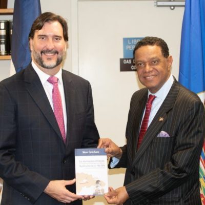 Embajador dominicano pone a circular libro en Washington