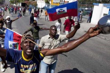 Decenas de miles de personas protestan en Haití convocados por artistas