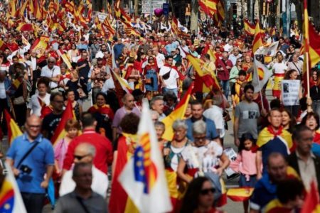 Independentistas catalanes desafían de nuevo a la Justicia española