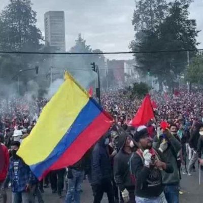 Manifestantes ocupan la sede del Legislativo en Quito y piden la salida de Moreno