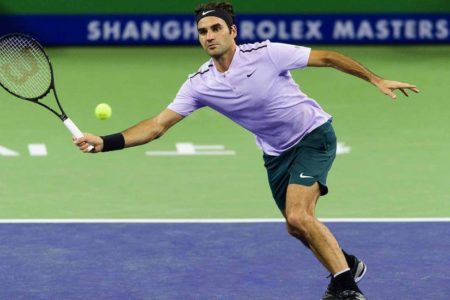 Federer gana al belga Goffin y pasa a cuartos en Shanghái