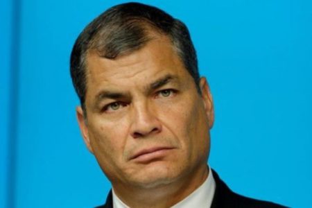 Correa se mofa de que se le persigue más que a Al Capone, Pinochet y al Chapo