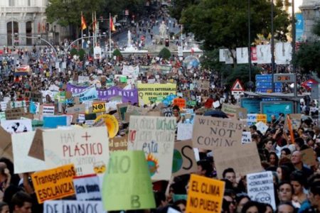 Cientos de miles de jóvenes se manifiestan en Italia en el Fridays For Future