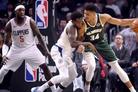 Giannis Antetokounmpo aporta doble-doble y ganan los Bucks