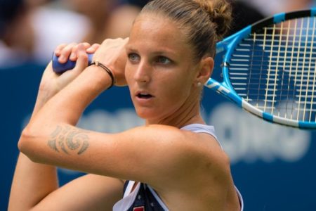 Tenista Karolina Pliskova vence a Simona Halep y logra las semifinales de China