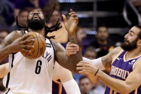 Rubio gana duelo a Irving y Suns se exhiben ante Nets