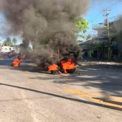 (UASD) Estudiantes UASD en SFM protestan en demanda de reparación campus universitario