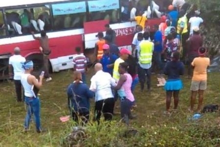 Al menos 17 personas resultan heridas en accidente de tránsito en autopista Juan Pablo II