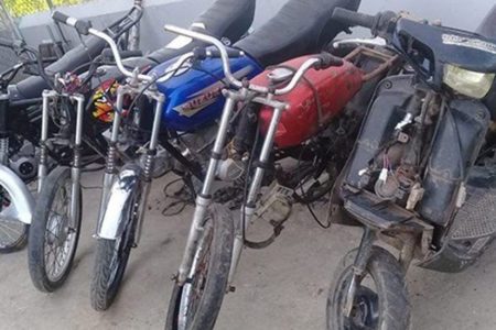 PN dice desmantela banda que robaba motocicletas en Santiago Rodríguez