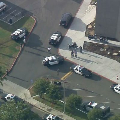 Tiroteo deja al menos tres personas heridas en escuela de California