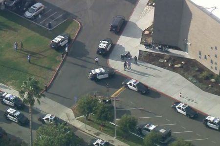 Tiroteo deja al menos tres personas heridas en escuela de California