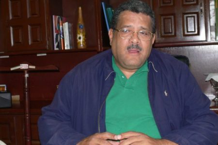 Luis “El Gallo” advierte viola la ley que perdedores en primarias se inscriban como candidatos