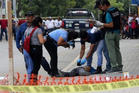 Un muerto y siete heridos en ataque armado en balneario mexicano de Cancún