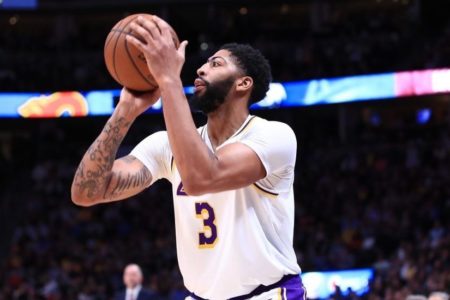 Davis y James lideran a victoria de los Lakers ante Nuggets