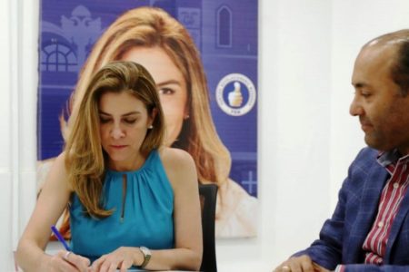 Carolina firma acuerdo para combatir contaminación del medio ambiente