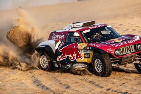 Piloto Carlos Sainz se toma con cautela ser el líder del Dakar