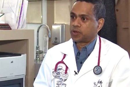 Pediatra dominicano advierte no hay tratamiento ni vacuna contra el coronavirus