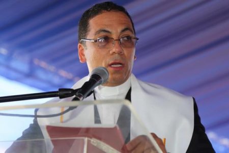 Obispo de San Pedro de Macorís lamenta sucesos entristecen a familias dominicanas