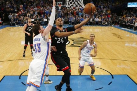 Jugador Normal Powell dirige el triunfo de los Raptors sobre Oklahoma