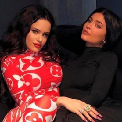 Rosalía y Kylie Jenner juegan a que están comprometidas