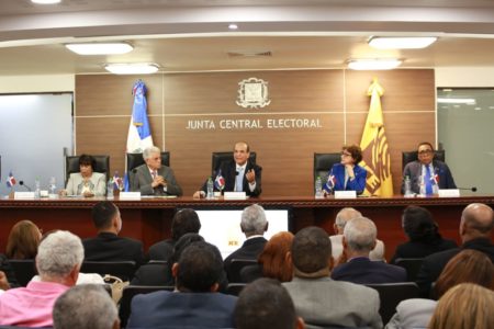 Pleno JCE se reúne con presidentes y secretarios de 158 Juntas Electorales sobre organización elecciones municipales